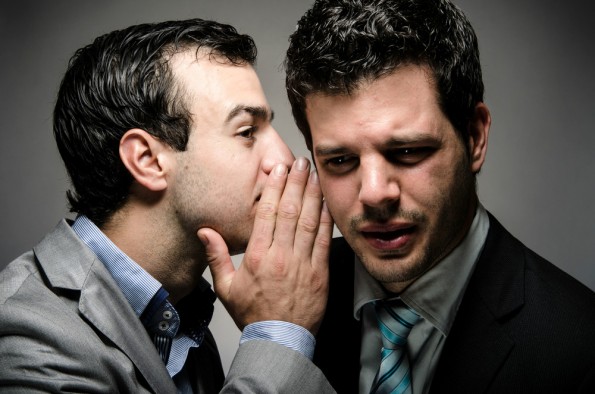Geheimniskrämerei provoziert böses Blut und schadet damit der Unternehmenskultur. (Foto: Shutterstock)